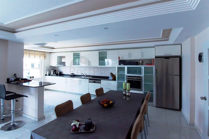 شقة بإطلالة بحرية ساحرة في منطقة توسمور – ألانيا