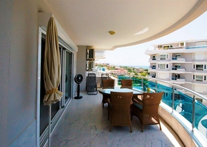 شقة بإطلالة بحرية ساحرة في منطقة توسمور – ألانيا