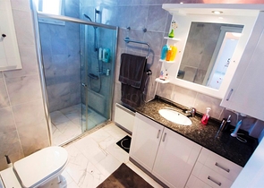 شقة بإطلالة بحرية ساحرة في منطقة توسمور – ألانيا