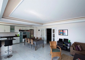 شقة بإطلالة بحرية ساحرة في منطقة توسمور – ألانيا