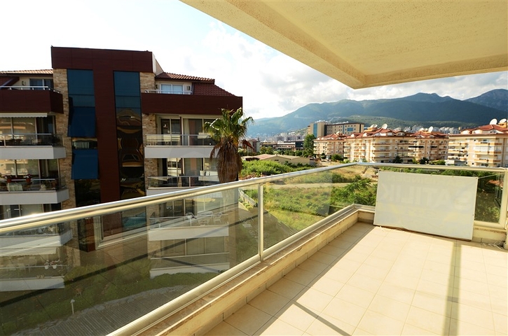 شقة بإطلالة على جبال طورووس في منطقة اوبا – ألانيا