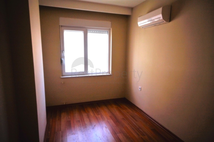 شقة ضمن مجمع سكني مميز في حي ليمان من منطقة كونيالتي – أنطاليا