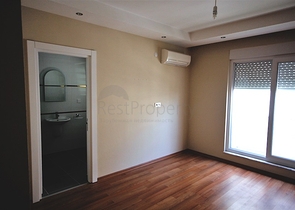 شقة ضمن مجمع سكني مميز في حي ليمان من منطقة كونيالتي – أنطاليا