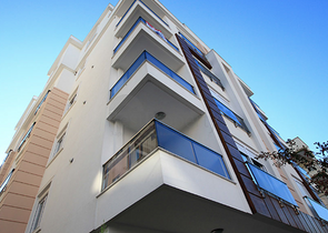 شقة ضمن مجمع سكني مميز في حي ليمان من منطقة كونيالتي – أنطاليا