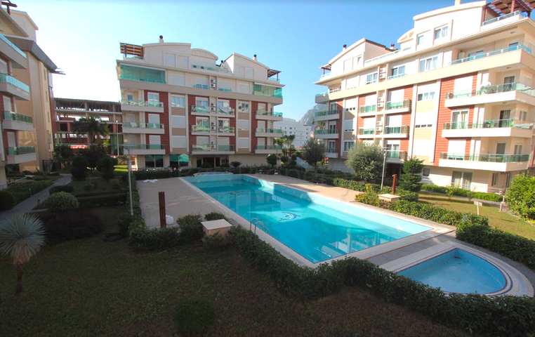 شقق مفروشة على مسافة قريبة من البحر في منطقة كونيالتي - أنطاليا