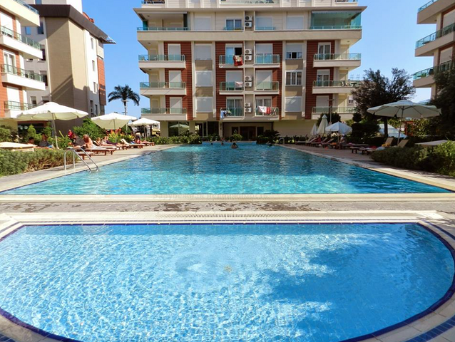 شقق مفروشة على مسافة قريبة من البحر في منطقة كونيالتي - أنطاليا