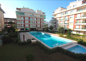 شقق مفروشة على مسافة قريبة من البحر في منطقة كونيالتي - أنطاليا