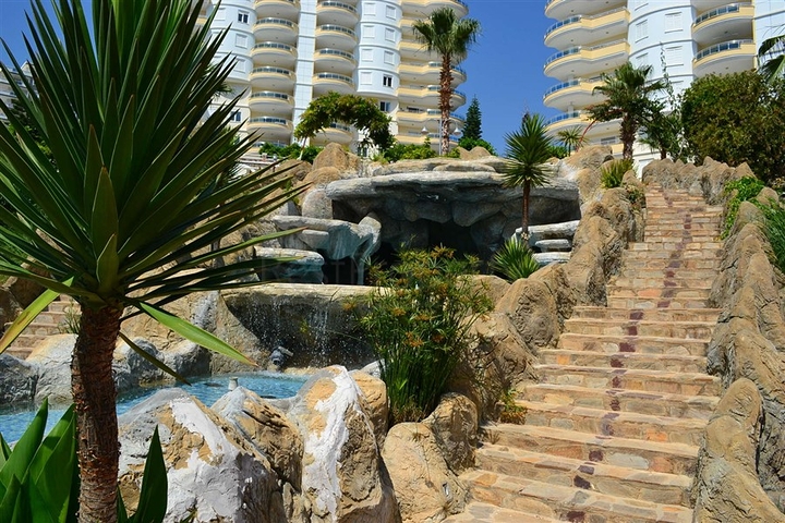 شقة ضمن مجمع سكني مميز في منطقة محمود لار – ألانيا 