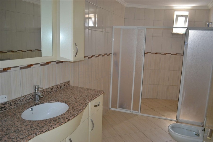 شقة ضمن مجمع سكني مميز في منطقة محمود لار – ألانيا 