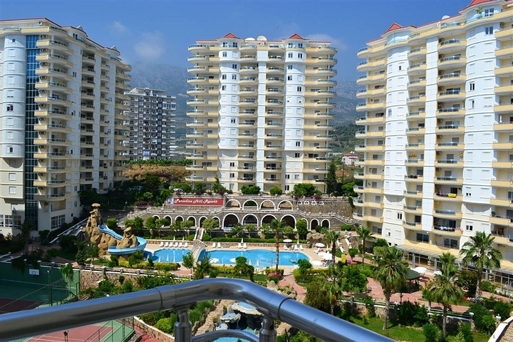 شقة ضمن مجمع سكني مميز في منطقة محمود لار – ألانيا 