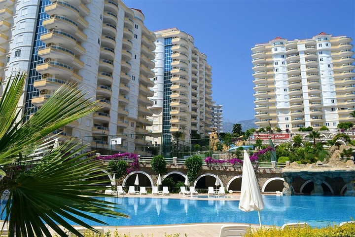 شقة ضمن مجمع سكني مميز في منطقة محمود لار – ألانيا 