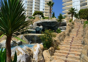 شقة ضمن مجمع سكني مميز في منطقة محمود لار – ألانيا 