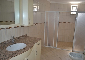 شقة ضمن مجمع سكني مميز في منطقة محمود لار – ألانيا 