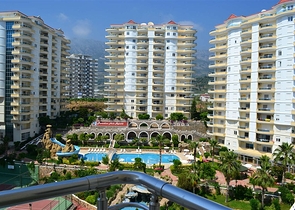 شقة ضمن مجمع سكني مميز في منطقة محمود لار – ألانيا 