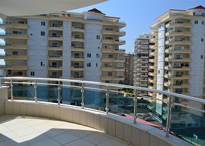 شقة ضمن مجمع سكني مميز في منطقة محمود لار – ألانيا 