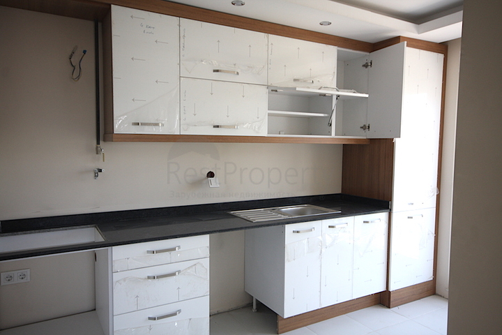 شقق ضمن مجمع سكني قيد الإنشاء في منطقة لارا – أنطاليا 