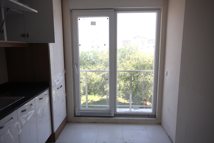 شقق ضمن مجمع سكني قيد الإنشاء في منطقة لارا – أنطاليا 