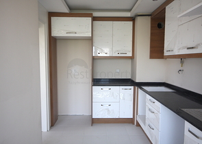 شقق ضمن مجمع سكني قيد الإنشاء في منطقة لارا – أنطاليا 