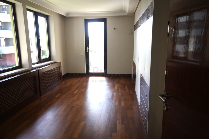 مجمع سكني قيد الإنشاء بإطلالات بحرية في منطقة لارا – أنطاليا