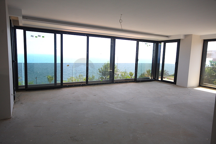 مجمع سكني قيد الإنشاء بإطلالات بحرية في منطقة لارا – أنطاليا