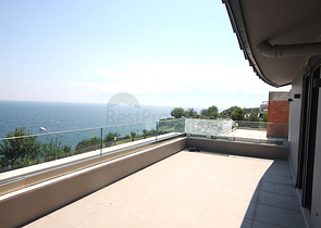 مجمع سكني قيد الإنشاء بإطلالات بحرية في منطقة لارا – أنطاليا