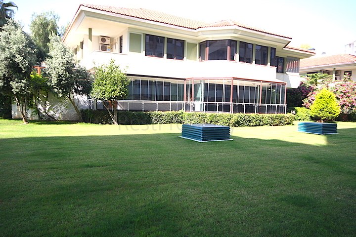 فيلا منفصلة في وسط منطقة لارا – أنطاليا 