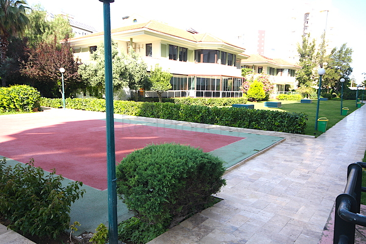 فيلا منفصلة في وسط منطقة لارا – أنطاليا 