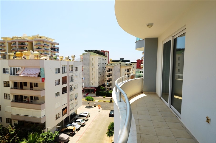 شقق على مسافة قريبة من البحر في منطقة محمود لار – ألانيا 