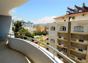 شقق على مسافة قريبة من البحر في منطقة محمود لار – ألانيا 