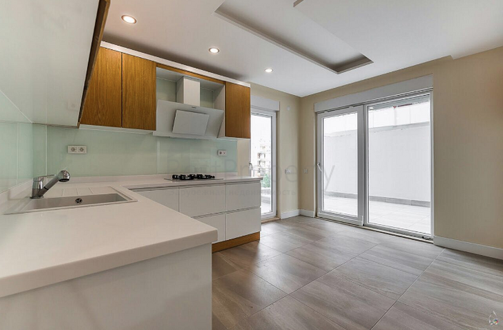 شقق ضمن مجمع سكني حديث وسط مدينة انطاليا