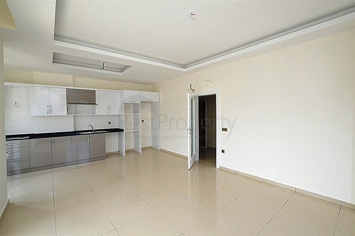 مجمع حديث على ساحل المتوسط في منطقة محمود لار – ألانيا 