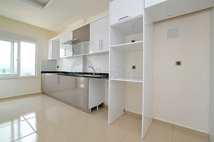 مجمع حديث على ساحل المتوسط في منطقة محمود لار – ألانيا 