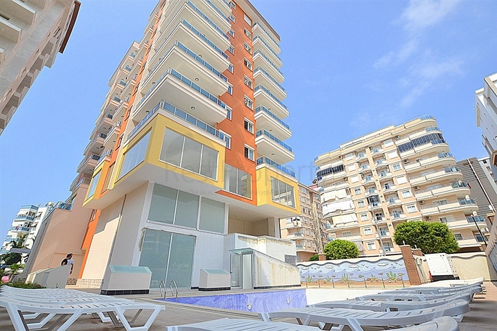 مجمع حديث على ساحل المتوسط في منطقة محمود لار – ألانيا 