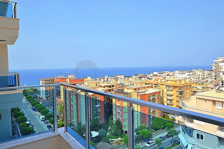 مجمع حديث على ساحل المتوسط في منطقة محمود لار – ألانيا 