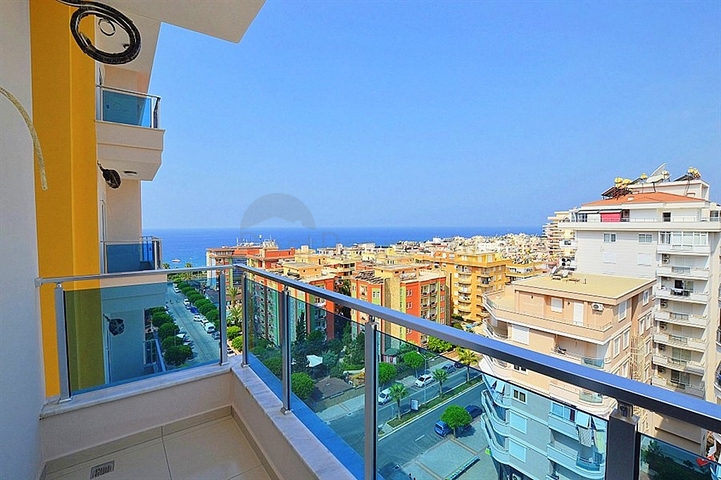 مجمع حديث على ساحل المتوسط في منطقة محمود لار – ألانيا 