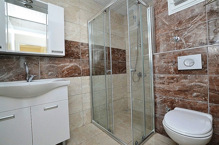 مجمع حديث على ساحل المتوسط في منطقة محمود لار – ألانيا 