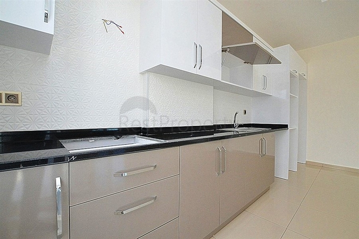 مجمع حديث على ساحل المتوسط في منطقة محمود لار – ألانيا 