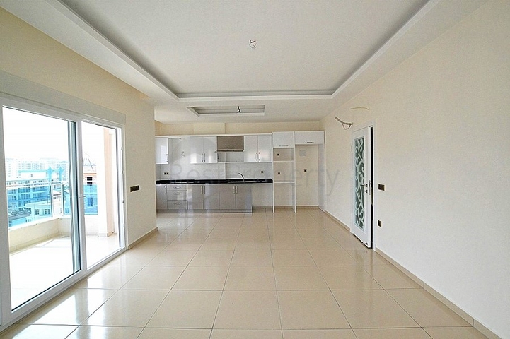 مجمع حديث على ساحل المتوسط في منطقة محمود لار – ألانيا 