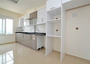 مجمع حديث على ساحل المتوسط في منطقة محمود لار – ألانيا 