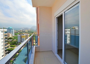 مجمع حديث على ساحل المتوسط في منطقة محمود لار – ألانيا 