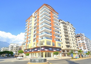 مجمع حديث على ساحل المتوسط في منطقة محمود لار – ألانيا 