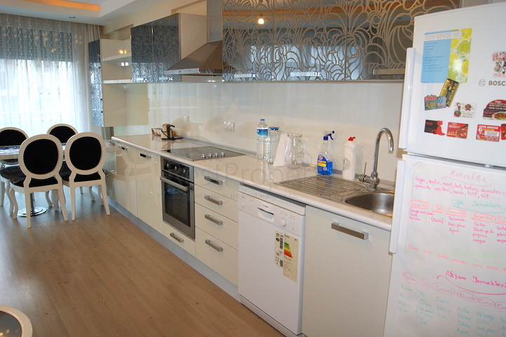 شقة مفروشة بتخطيط 2+1 ضمن حي ليمان من منطقة كونيالتي – أنطاليا