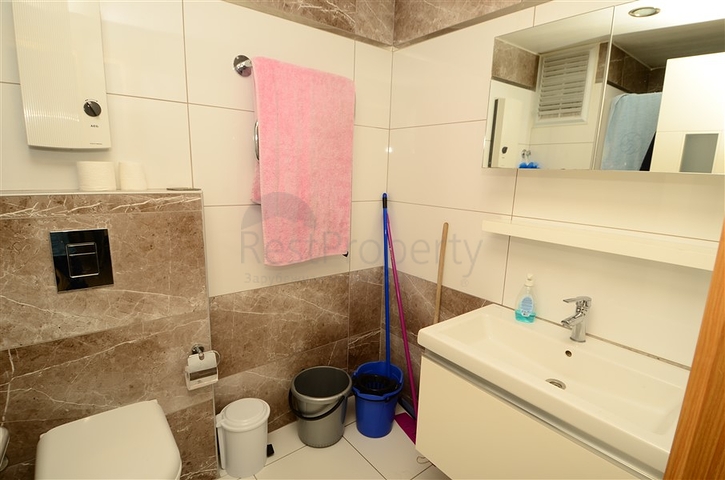 شقة ضمن مجمع مع بنية تحتية ممتازة في منطقة جيكجيلي – ألانيا 