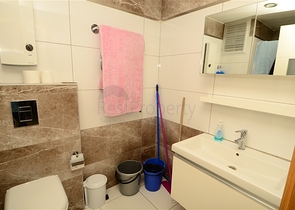 شقة ضمن مجمع مع بنية تحتية ممتازة في منطقة جيكجيلي – ألانيا 