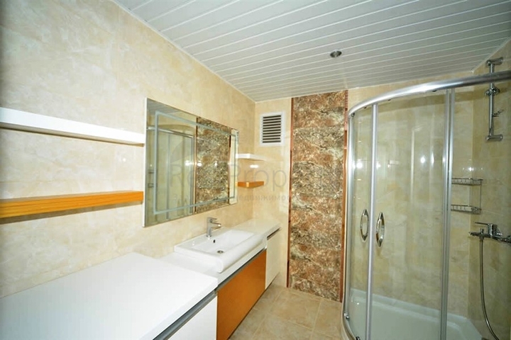 شقة بمناظر طبيعية جبلية في منطقة محمود لار – ألانيا 