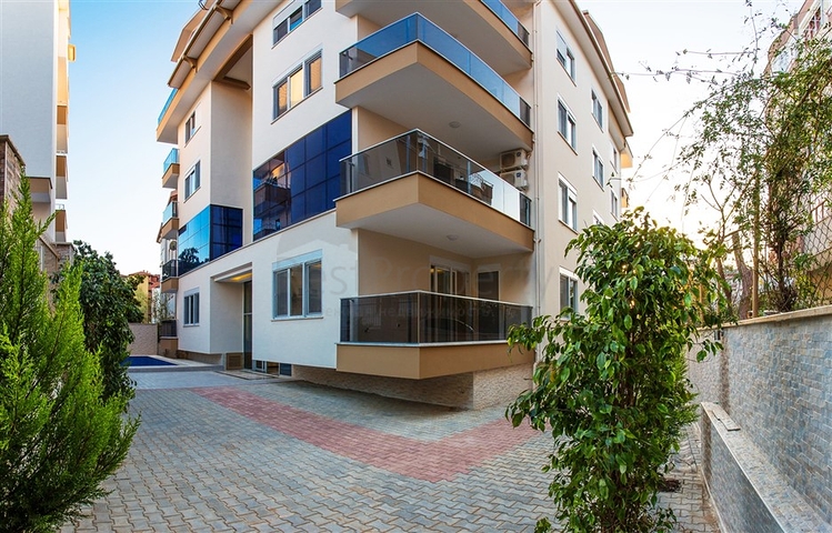 شقق سكنية وسط مركز مدينة ألانيا السياحية