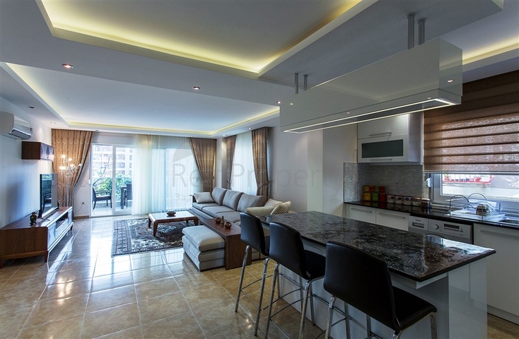 شقق سكنية وسط مركز مدينة ألانيا السياحية