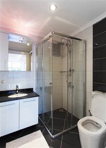 شقق سكنية وسط مركز مدينة ألانيا السياحية