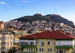 شقق سكنية وسط مركز مدينة ألانيا السياحية