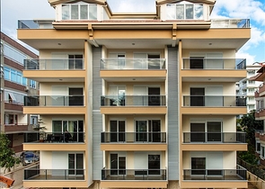 شقق سكنية وسط مركز مدينة ألانيا السياحية